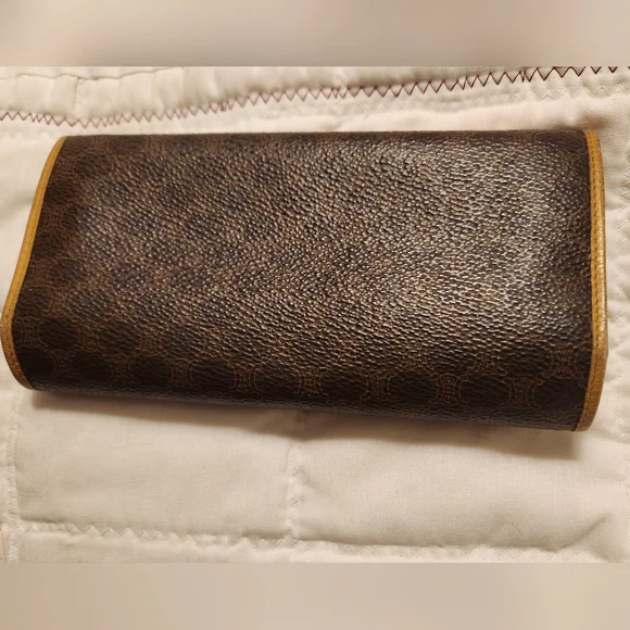 Celine Macadamia Bi-fold Long Wallet - Picture 4 of 16